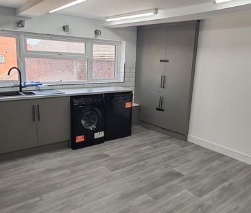 7 bedroom house of multiple occupation to rent - Photo 4