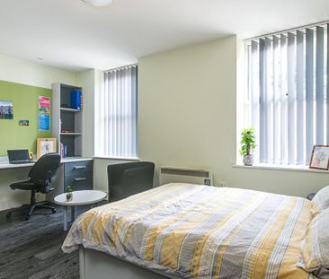 1 bedroom in a flat share to rent - Photo 3