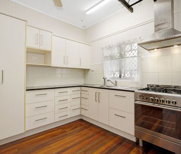Charming Family Home in Mundingburra - Photo 3