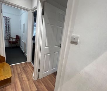 2 Bed Flat, Gantshill Crescent, IG2 - Photo 4