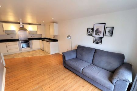 Furnished Two Double Bedroom Apartment with Parking in a convenient location for access to Manchester and Media City. - Photo 5