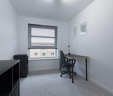 3 bedroom apartment to rent - Photo 4