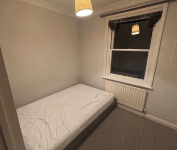 Room in a Shared House, Usborne Mews, SW8 - Photo 3