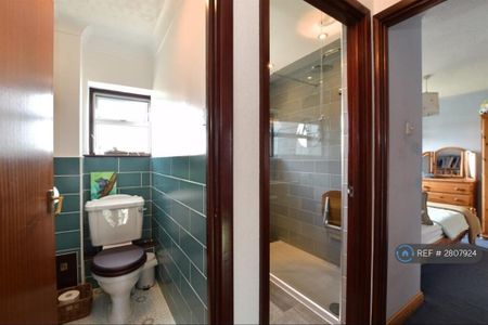 3 bedroom terraced house to rent - Photo 2