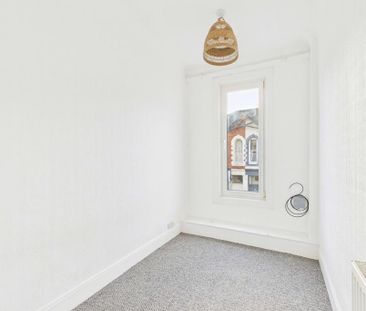 3 bedroom flat to rent - Photo 3