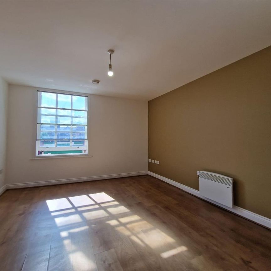 Lord Street, Leigh WN7, London - Photo 1