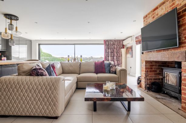 5 bedroom detached house to rent - Photo 1