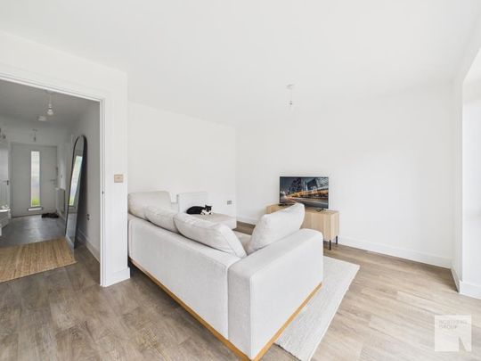 4 bedroom semi-detached house to rent - Photo 1