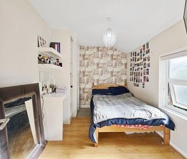4 bedroom terraced house to rent - Photo 5