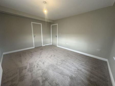 4 bedroom detached house to rent - Photo 3