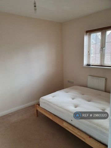 3 bedroom end of terrace house to rent - Photo 3