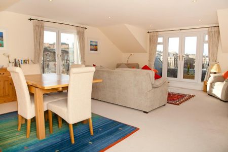 3 bedroom flat to rent - Photo 5