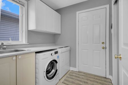 For Lease - 63 Newborough Crescent, Barrhaven, Ontario - Photo 3