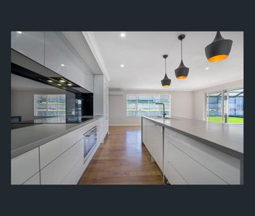 Spacious 4-Bedroom Family Home in Lakes Estate - Photo 4