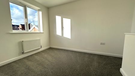 3 bedroom detached house to rent - Photo 2