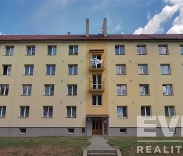 Pronájem bytu 2+1, 47+ m2, Bruntál Švermova, park přímo u domu - Fotografie 4