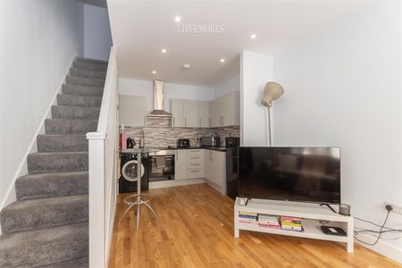 1 bedroom Terraced House to let - Photo 2