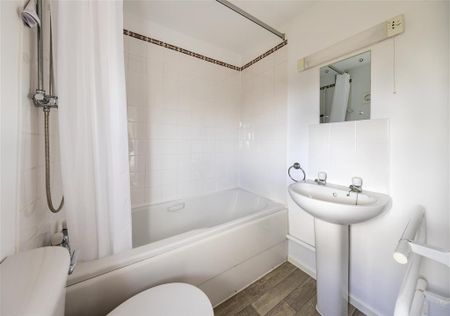 East Crescent - Photo 5