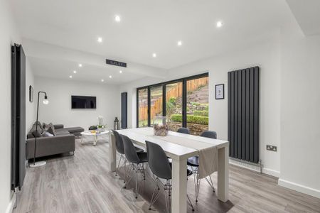 4 bedroom detached house to rent - Photo 4