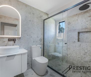 Newly Renovated Family Residence! - Photo 5