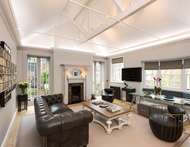 Contemporary four-bedroom apartment in Mayfair - Photo 1