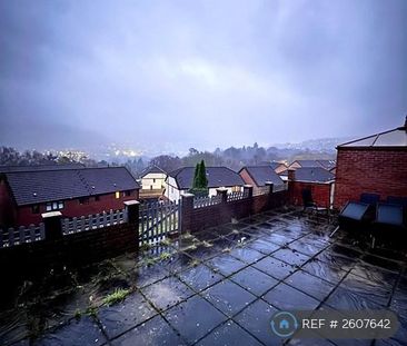 3 bedroom semi-detached house to rent - Photo 2