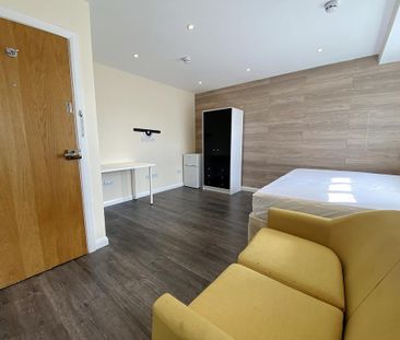 1 bedroom in a house share to rent - Photo 2