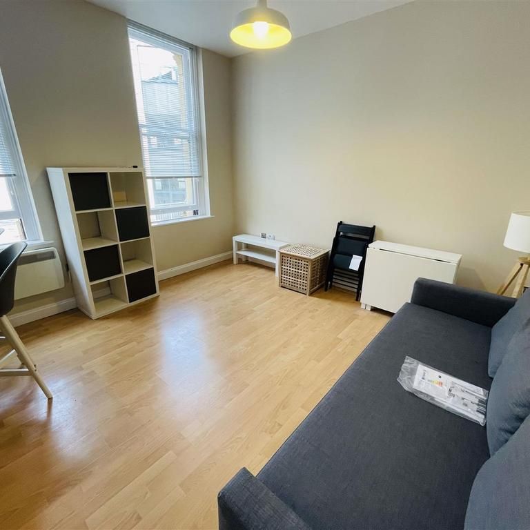 1 bedroom flat to rent - Photo 1