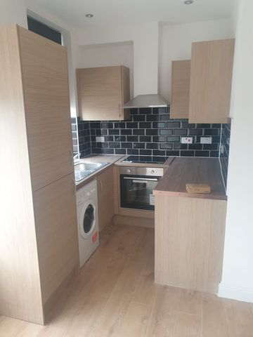 1 bed Apartment in Nelson Street , Rochdale, OL16 1DN - Photo 5