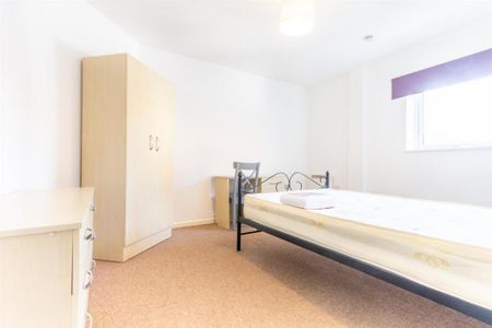 4 bedroom apartment to rent - Photo 3