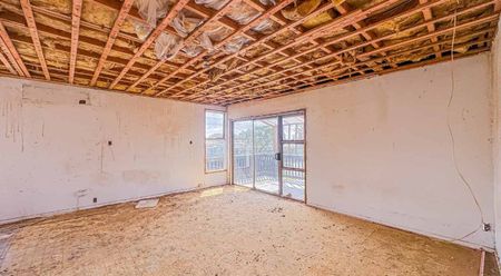 Renovated home Otara with Utility rooms - Photo 4