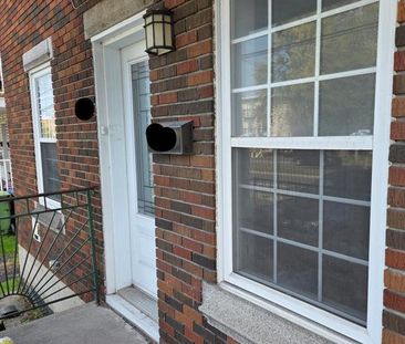 Nouveau sur le marché : grand 5 1/2 situé au RDC avec terrasse à de... - Photo 1