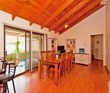 COMFORTABLE FAMILY LIVING IN A QUIET COURT LOCATION - Photo 2