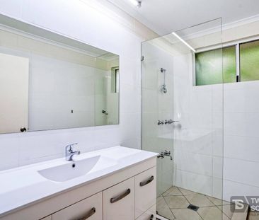 28 Oleander Street, Holloways Beach - Photo 2