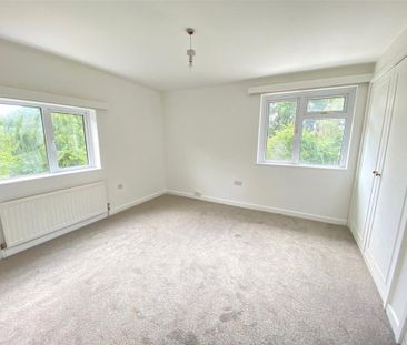 4 bedroom detached house to rent - Photo 2