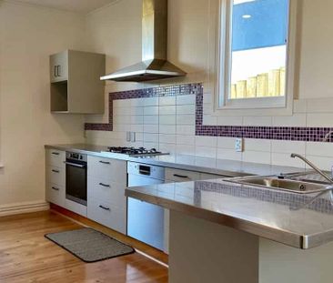 Character Villa in the Heart of Roslyn - Photo 3