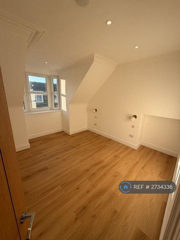 3 bedroom flat to rent - Photo 2