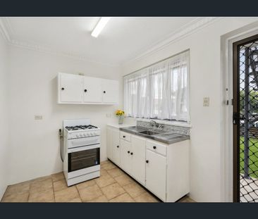 Quiet, Air-Conditioned Living in the Heart of Wilston - Photo 2