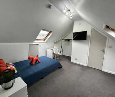 1 bedroom in a house share to rent - Photo 2