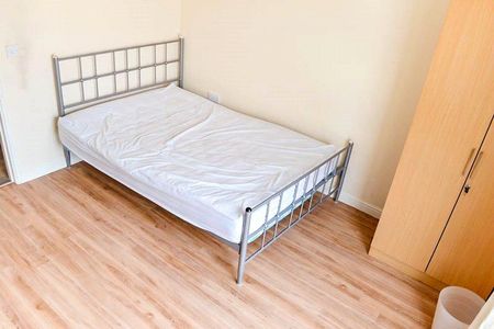 4 bedroom terraced house to rent - Photo 4