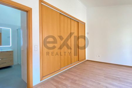 Arrenda T2 Duplex, 2º Andar, 2 Suites, Rua calma no Bairro Alto, Lisboa - Photo 2