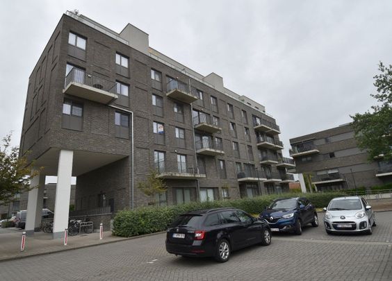 Instapklaar 2 slaapkamer appartement met 2 terrassen in hartje Gullegem - Photo 1