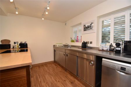 3 bedroom maisonette to rent - Photo 4