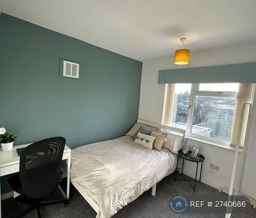 4 bedroom semi-detached house to rent - Photo 5