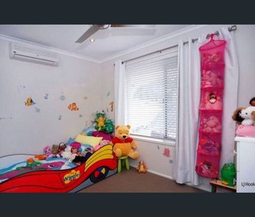 3-Bedroom Home in Central Palm Beach – Walk to Beach and Cafés - Photo 4