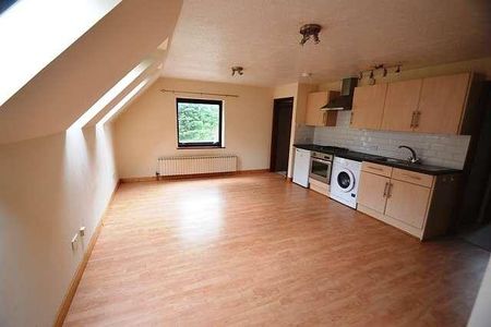 Bedroom T Floor In Godalming, GU7 - Photo 2