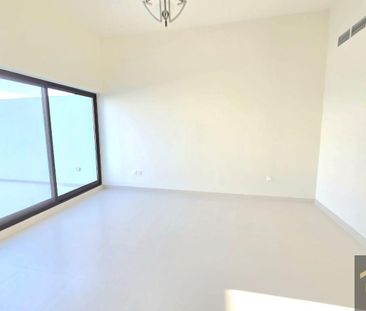 Specious layout| Prime Location | Modern Style - Photo 6