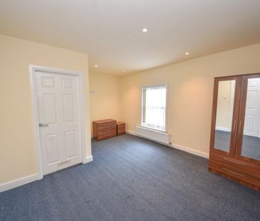 3 bed House - Mid Terrace for Rent - Photo 3