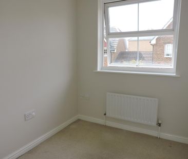 3 bedroom house to rent St. Lawrence Place, Sovereign Harbour North... - Photo 5