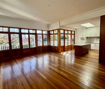 Character Family Home in a Sought-After Chatswood Location - Photo 1